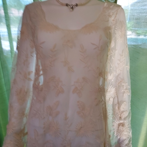 Clean Lace Top by Everleigh: Size L - Picture 4 of 8